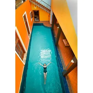 Bed & Breakfast Capers, Colombo